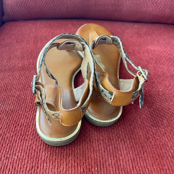 Tan with snake print sandal Size 8 - Picture 5 of 5
